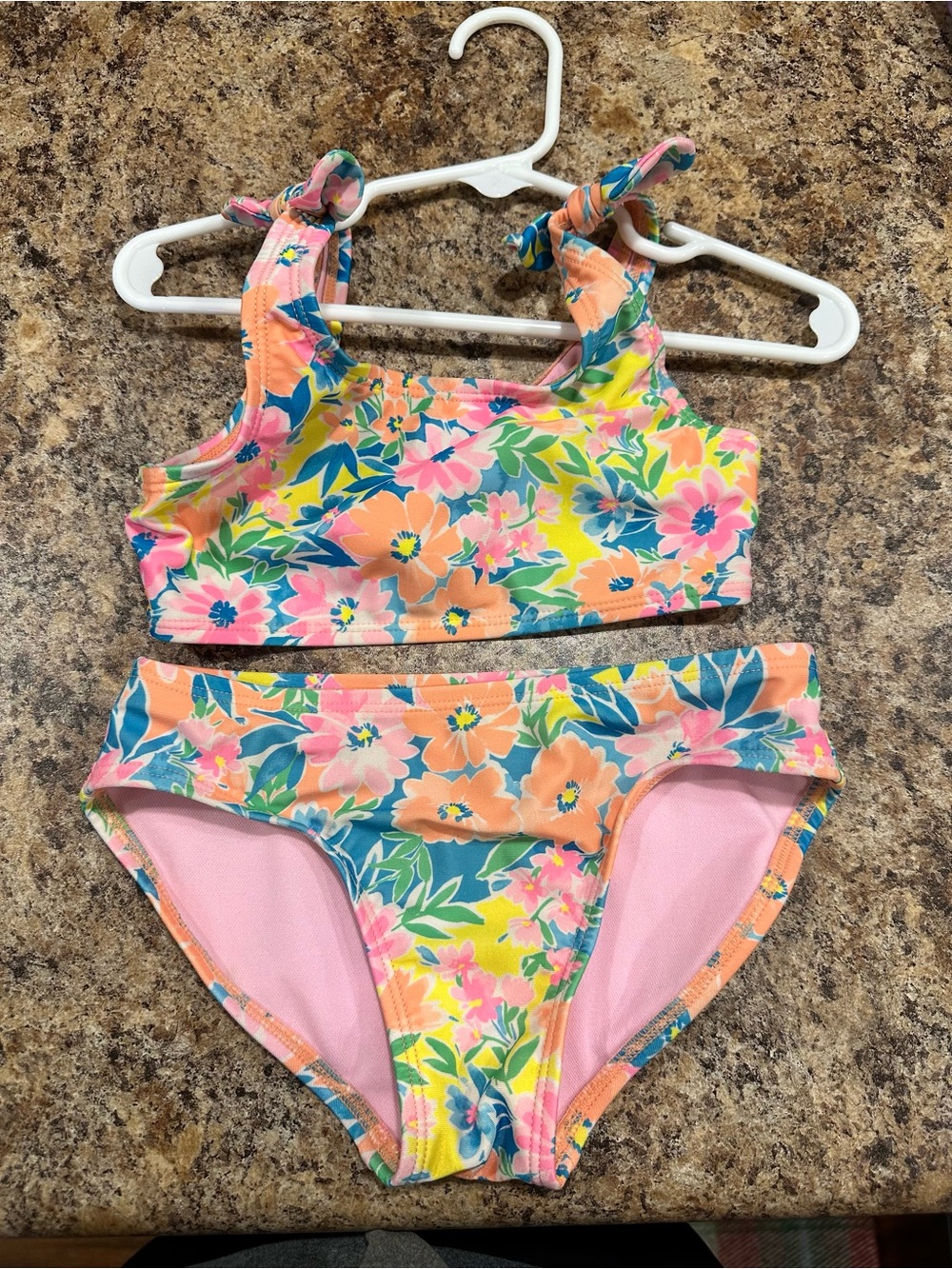 Girls cat & Jack 2 piece swimsuit xs 4/5